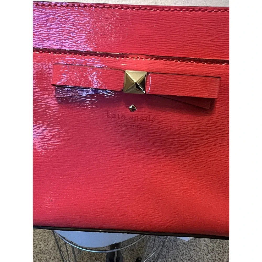 Kate Spade New Coral Lacquered Zip Cloth Inner Pockets Medium Crossbody Purs